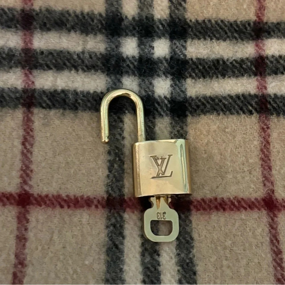 LV  🔐 Louis Vuitton Padlock Lock & Key 313 - Picture 2 of 6